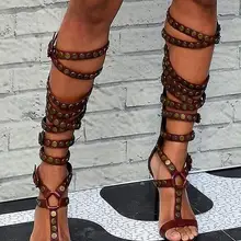 Летние популярные женские сапоги до колена из кожи с пряжкой; цвет красный, коричневый; женские сапоги на высоком каблуке с открытым носком; модные сапоги-гладиаторы; обувь для вечеринок