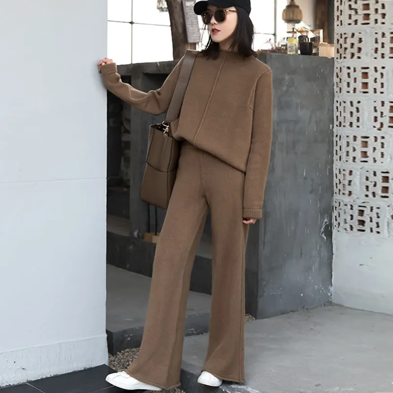 спортивный костюм с брюками клеш. костюм теплый с широкими штанами. брюки палаццо мода 2022-2023. вязаный костюм с широкими брюками. спортивный костюм с широкими штанами женский 2022.