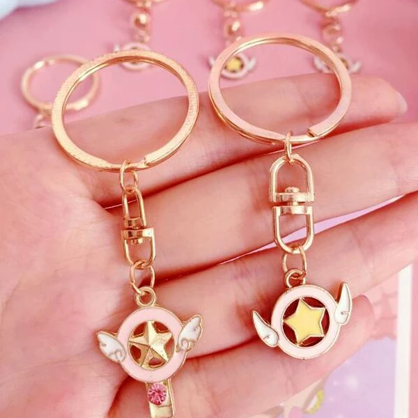 

2pcs Cardcaptor SAKURA Card Captor Keychains Keyring Cute Gold Metal Key Chain Key Ring Fob Charms Pendant Accessories Jewelry