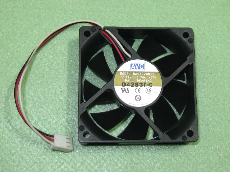 

AVC DA07020B12U 7020 70mm x 70mm x 20mm Ball Bearing Cooler Cooling Fan 12V 0.70A 3Wire 3Pin Connector