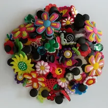 100 штук в партии, разные подвески для обуви, ПВХ Рисунок, самодельные аксессуары для обуви, детские рождественские вечерние украшения, маленький подарок