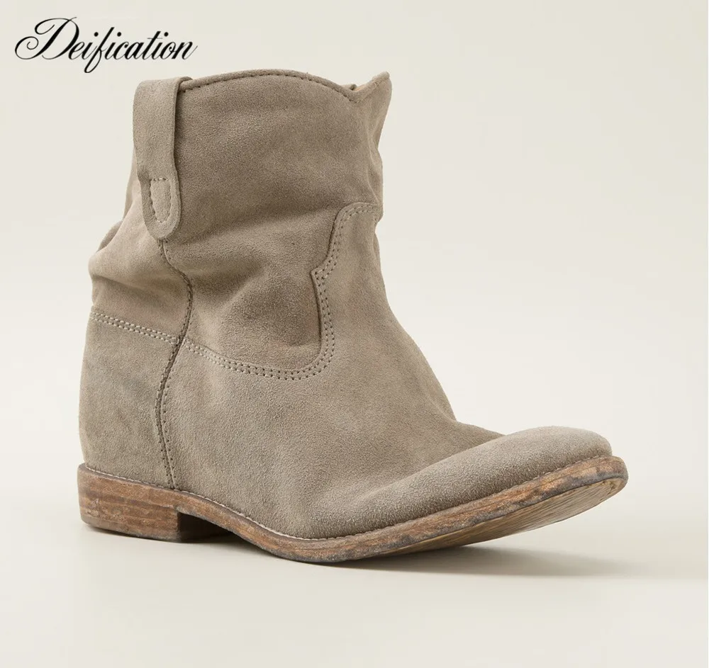 Апофеозом ботильоны на сплошной подошве из коровьей замши Скрытые клинья Ретро