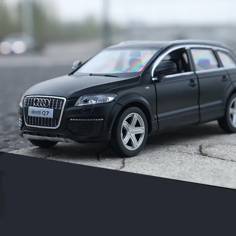 Модель автомобиля из 1:36 сплава/Автомобильные игрушки Q7/Литые под давлением