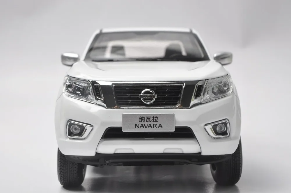 nissan navara diecast