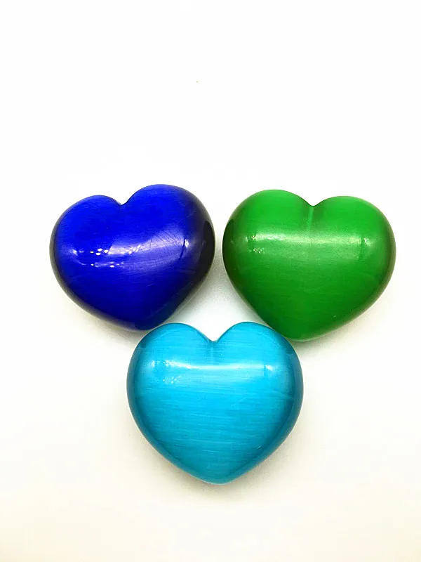 

A beautiful natural cat eye crystal crystal heart healing home decoration