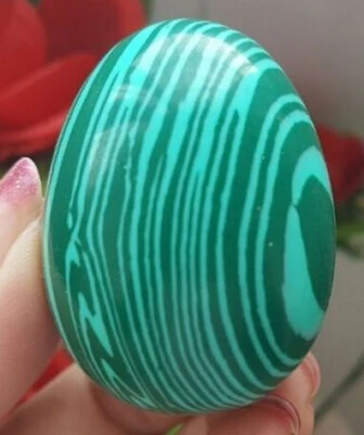

A Beautiful green malachite healing crystal egg 50mmstand (0601)