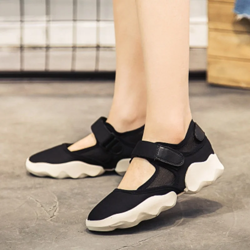 

Casual shoes female 2019 summer new breathable sandals thick bottom wild Velcro mesh women's shoes