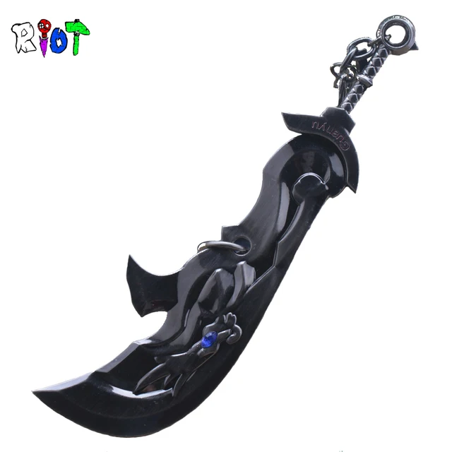 17 cm online game lol tryndamere hero weapon model keychain large lol size