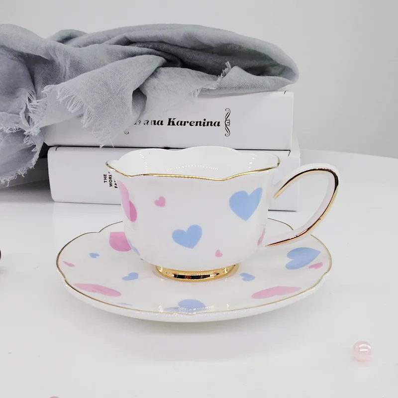 Love Cup and Saucer 1 шт., скандинавский роскошный фарфоровый чайный горшок, чайный поднос, сахарный горшок, молочный кувшин, кофейная кружка, чашка, блюдце, набор, свадебный подарок - Цвет: Love Cup and Saucer