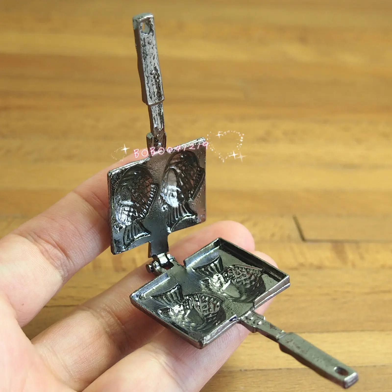 

Dollhouse Miniature 1:12 Metal Fish Shape Cake Waffle Mold Baking Sheet SPO358