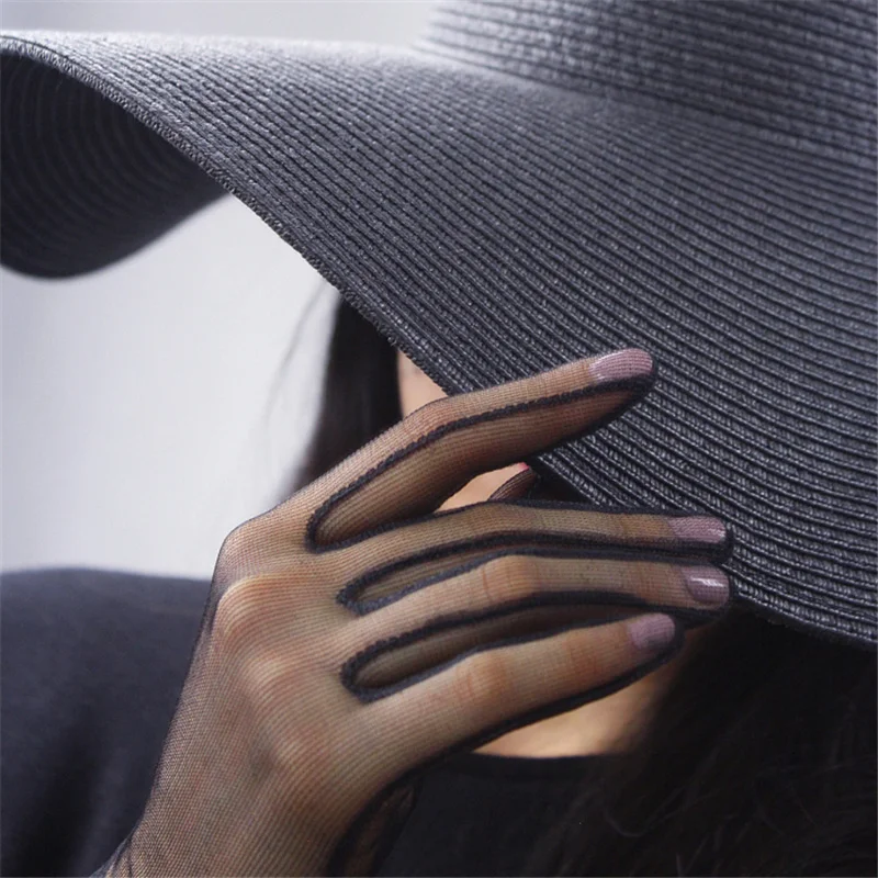 2018 Горячие Для женщин элегантный черный шелк короткие перчатки шелковая пряжа ультра-тонкие короткие черные Ретро Перспектива Сенсорный