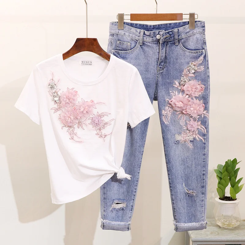 Summer Holes Jeans Set Women 2019 New Embroidered Three-dimensional Flower Short-sleeved T-shirt + Denim Pants Two-piece Suit Summer Holes Jeans Set Women 2019 New Embroidered Three-dimensional Flower Short-sleeved T-shirt + Denim Pants Two-piece Suit