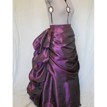 Фиолетовое платье в стиле викторианской эпохи юбки с турнюром