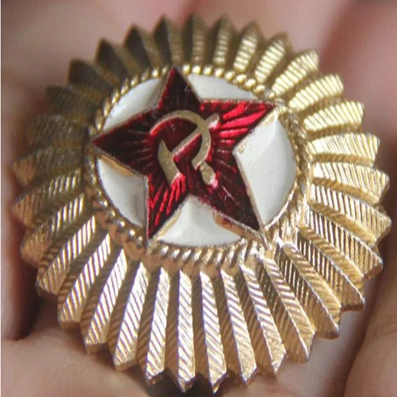 

1 pcs The Soviet army officer cap badge gold plated Russia troop military rank emblem