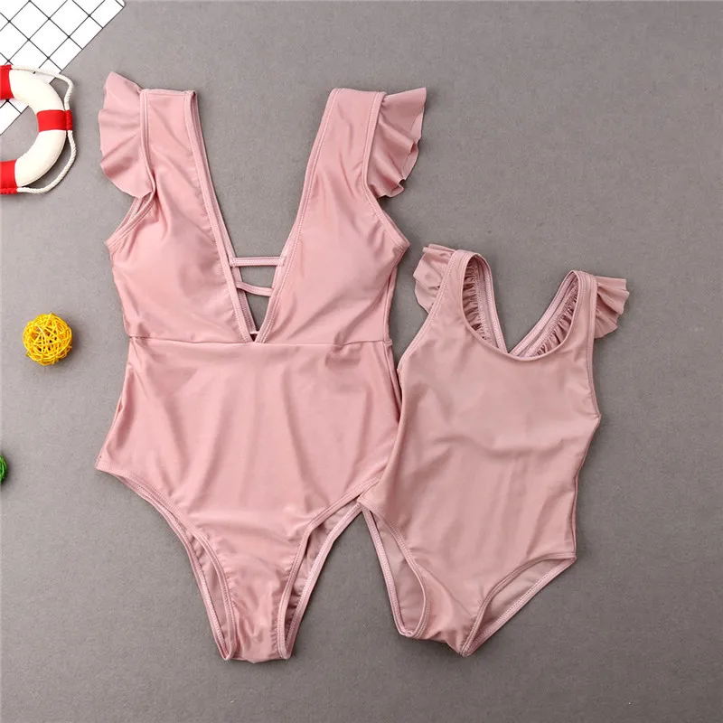 Swimwear For Mother Daughter One-Piece Suits Summer Family Matching Outfit Beachwear Ruffles Solid Padded Mokinis Bathing Suits - Цвет: Розовый