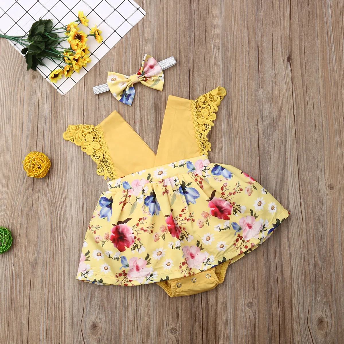 0-24 M; комбинезоны с оборками для новорожденных девочек; кружевной комбинезон с цветочным принтом; костюмы для девочек с v-образным вырезом; летняя Милая одежда для малышей