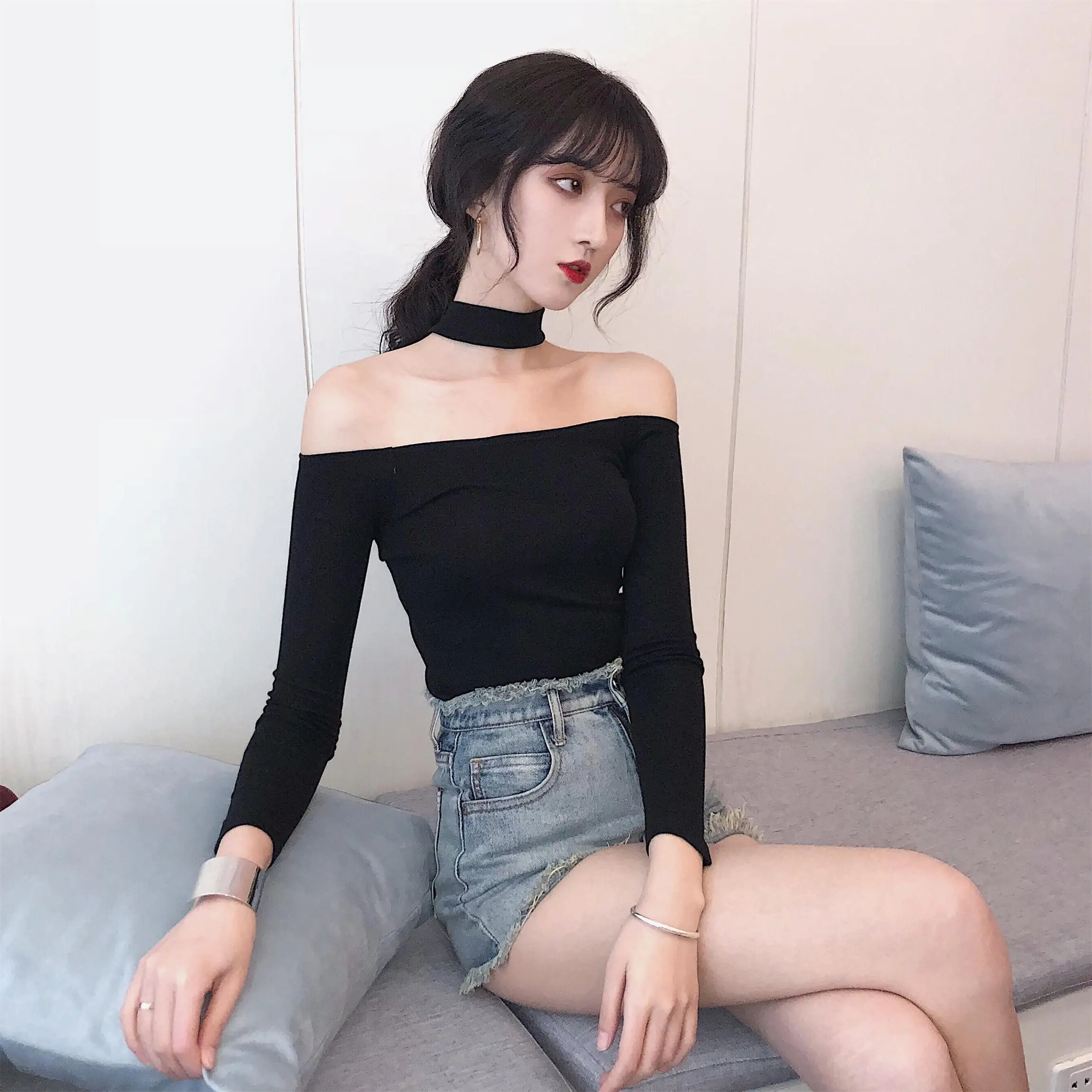 

2019 spring new Chic thin solid color bottoming shirt long-sleeved Slim one shoulder collar T-shirt female hanging neck