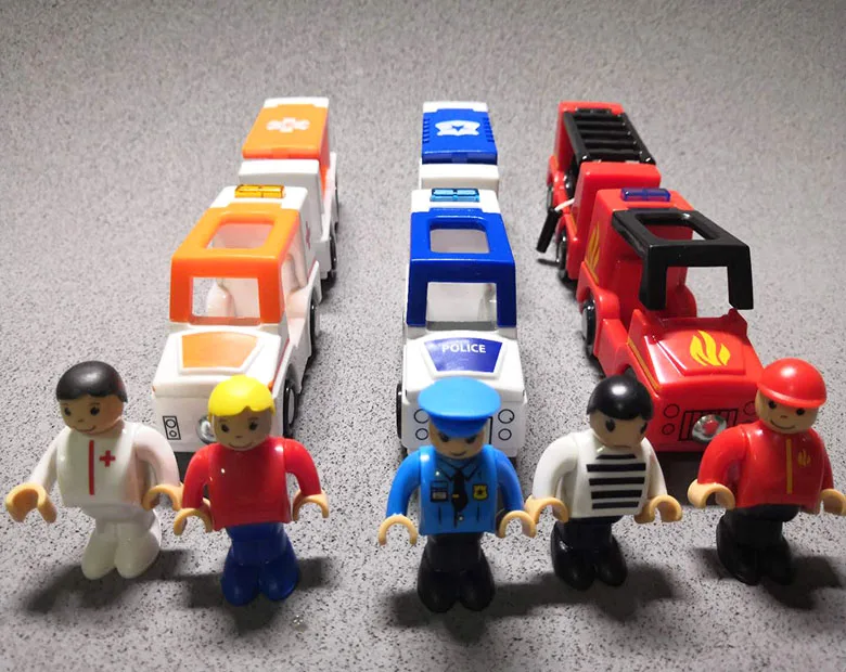 

Children Electric Whistle Light Train Toys with Magnetic for Wooden Rails include Ambulance Fire engine Police Wagon Toys Gift