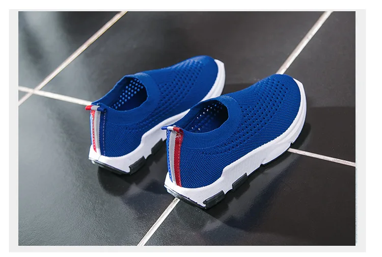 sapatos para meninas e meninos de pouco