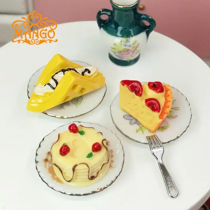 

1:12 dollhouse miniature restaurant model accessories re-ment BJD props The triangle layer cake 3pcs