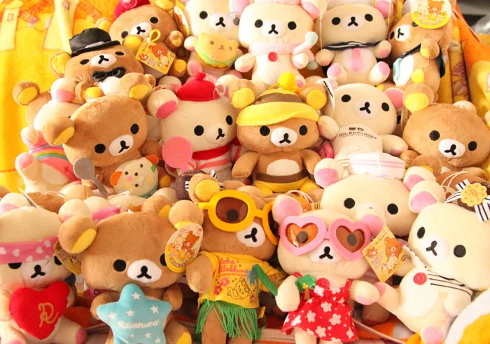Бесплатная доставка 2 шт./компл. новый Rilakkuma куклы 17 см носить знак костюм