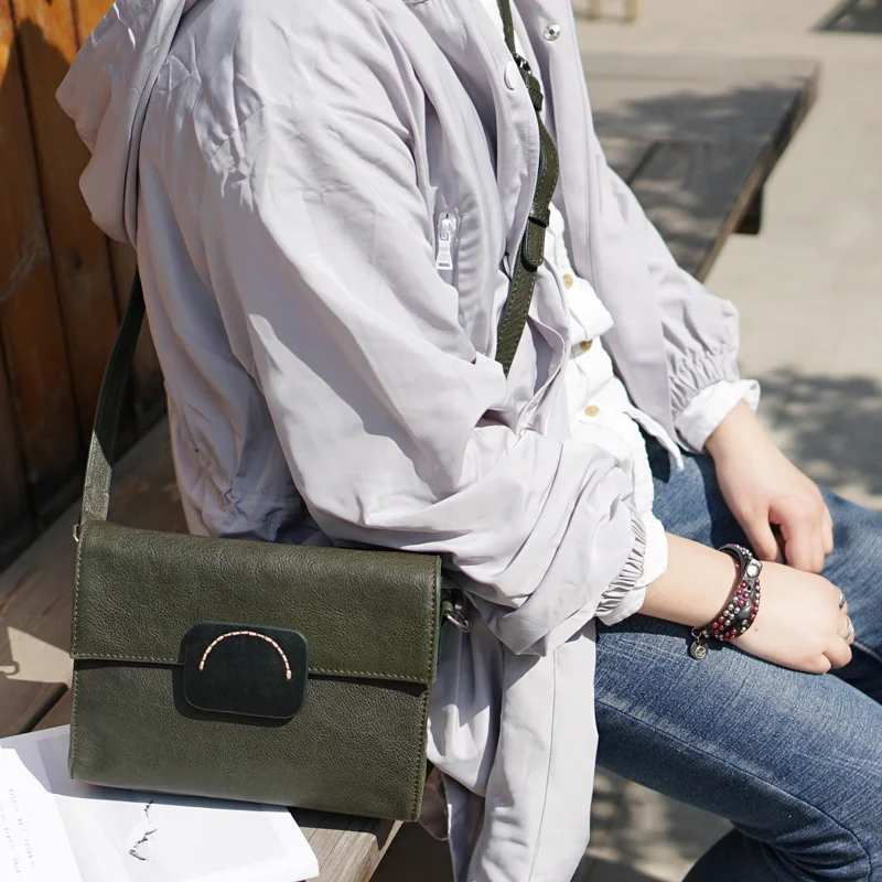 AETOO British style fashion retro handmade cowhide crossbody bag, leather casual small simple women's commuter pack