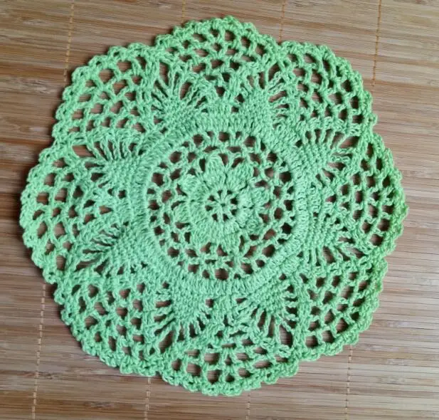 20 см круглый винтажный хлопковый ручной работы крючком цветы свадьба Doily стол подставка чашка кофе коврик изоляционный коврик Рождественская салфетка под приборы - Цвет: Green