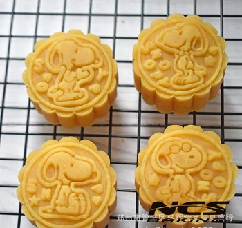 

50g round shape cartoon dog design Mooncake mung bean cake Molds mould with 4 Stamps plastic hand pressure , 50sets/lot