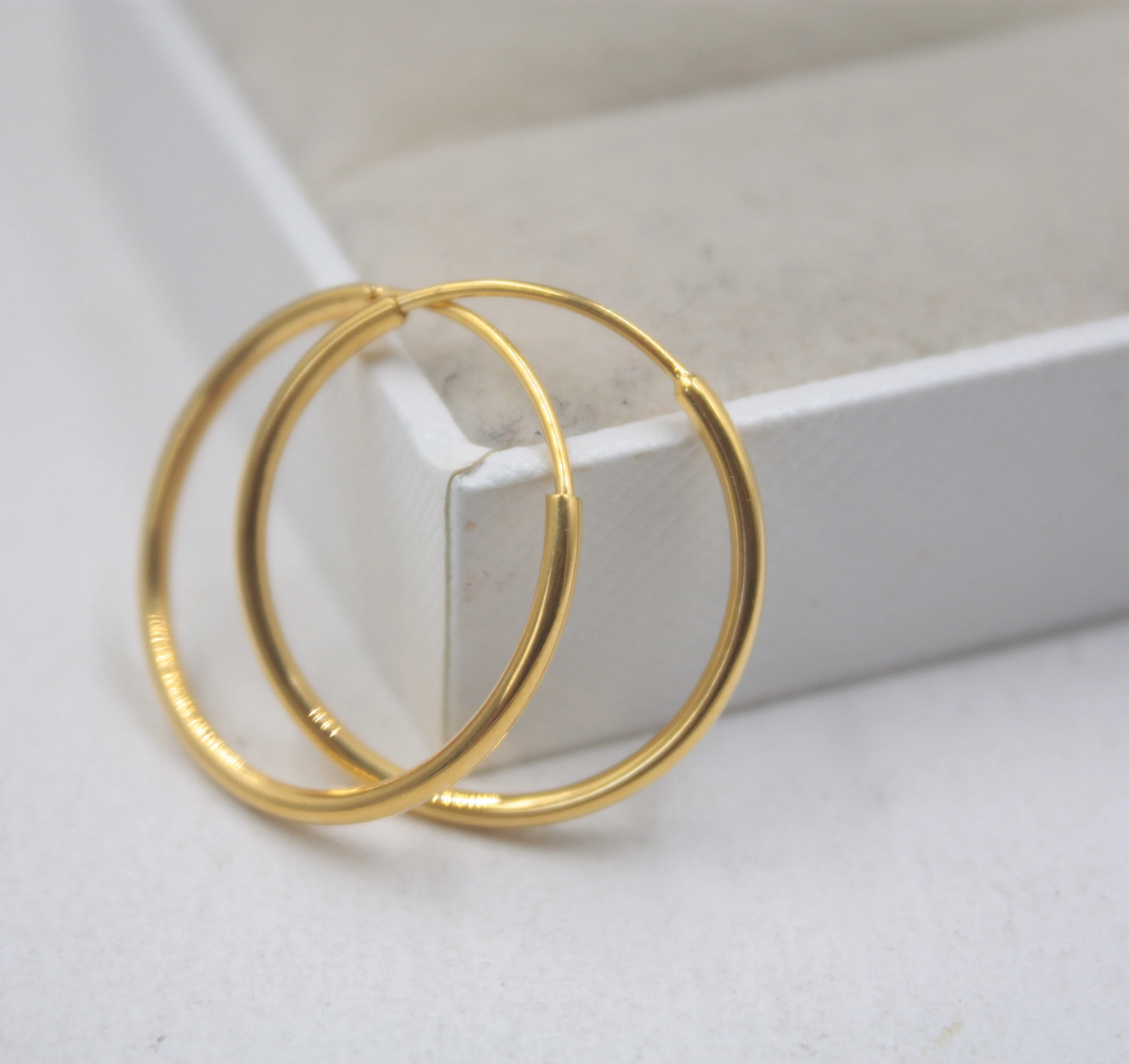 

Real 18K Yellow Gold Earrings Perfect Smooth 1.5mm Circle Woman Lucky Big Hoop 23mmDia Earrings Jewelry