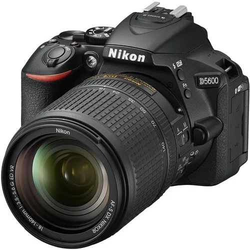 Камера Nikon D5600 DSLR с объективом 18-140 мм