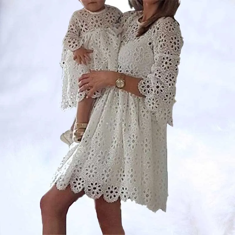 Одинаковые наряды для семьи белое кружевное платье женщин платья mommy and me модное