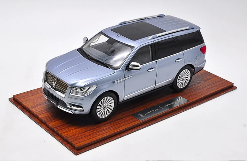 1:18 литая под давлением модель для Lincoln Navigator светильник синий роскошный внедорожник оригинальная Заводская игрушечная машинка миниатюрная коллекция