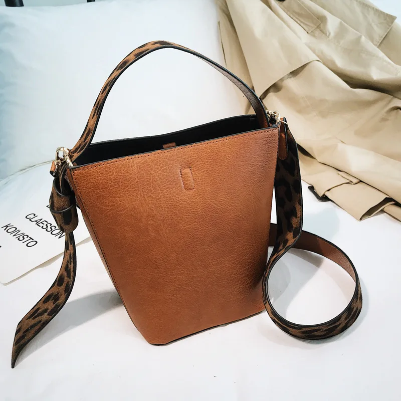 2018 الجلود السيدات الأعلى مقبض حقيبة يد حقائب للنساء حقيبة يد فاخرة حقائب النساء مصمم العلامة التجارية الأصلي تصميم ليوبارد طباعة 2018 الجلود السيدات الأعلى مقبض حقيبة يد حقائب للنساء حقيبة يد فاخرة حقائب النساء مصمم العلامة التجارية الأصلي تصميم ليوبارد طباعة