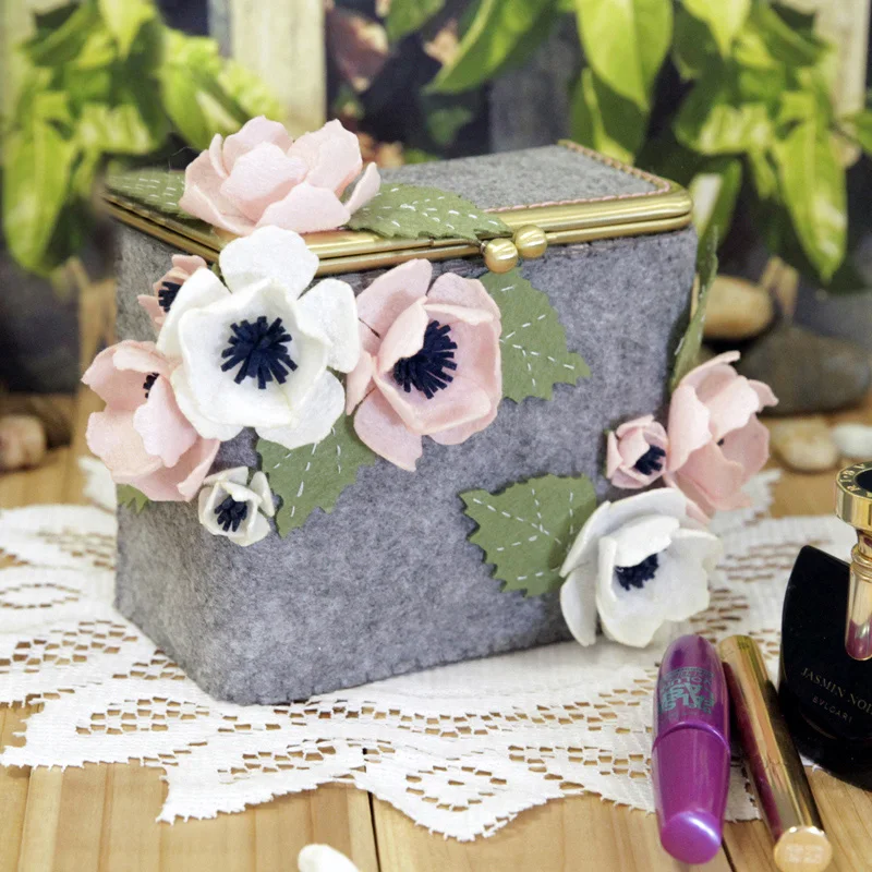 

DIY Flower Dressing Case Handmade Sewing Women Cosmetics Storage Box For Confidante Wedding Gifts Felt DIY Material Package