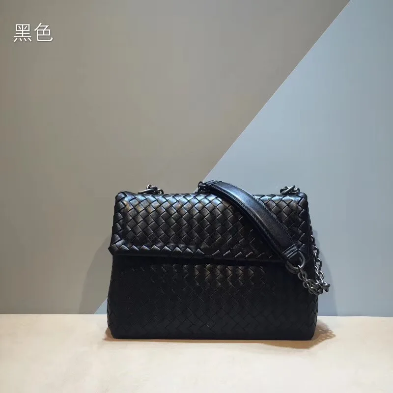 Woman Iron chain The single shoulder bag Internal and external dermis factory outlet Hand knit Woven bag - Цвет: Черный