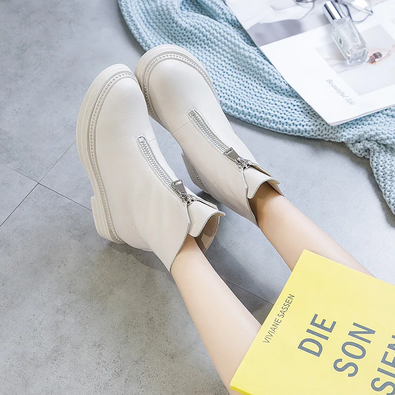 

2018 winter new fashion simple solid color Martin boots women trend comfortable leather plus velvet warm casual boots.