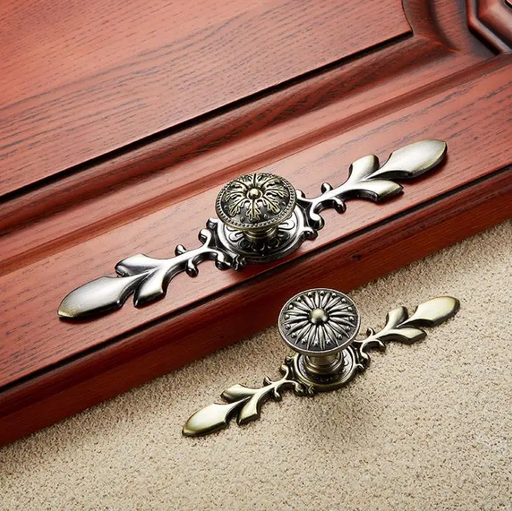 FAST SHIPPING Antique Brass Finish Collections Ancient European Style Garden Cabinet handle Cabinet Knob Door Pull FAST SHIPPING Antique Brass Finish Collections Ancient European Style Garden Cabinet handle Cabinet Knob Door Pull