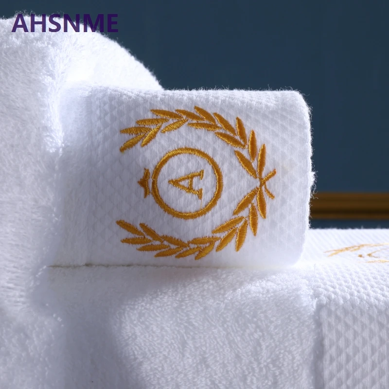 AHSNME супер мягкое и толстое белое Хлопковое полотенце 70x140 см вес 600 г и два полотенца 35x75 см Золотой логотип вышивка пляжное полотенце