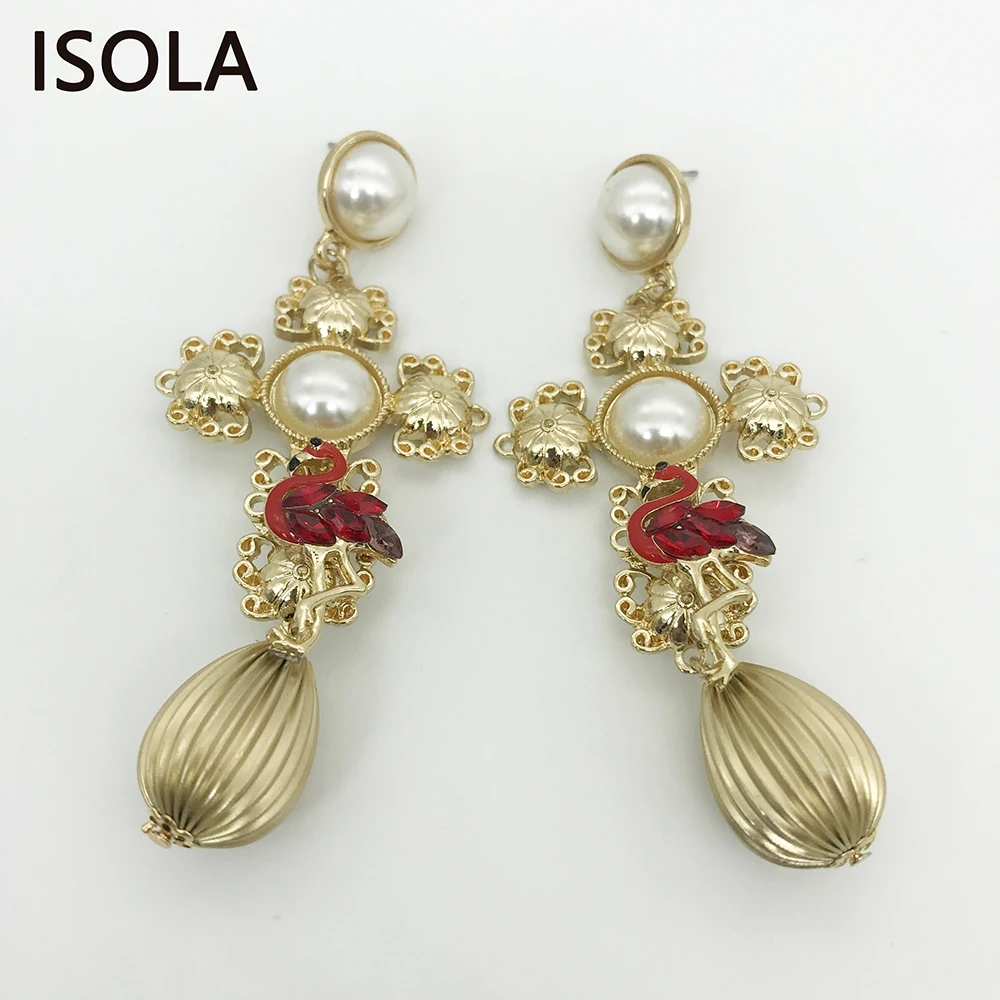 

ISOLA Classic Style Simulated Pearl Settled On Middle With Red Swan Hanging Oval Fruits Baroque Earrings For Theater Actor