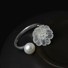 Přírodní křišťálový prsten s květem 925 Pure stříbrné prsteny se sladkovodní perlovým kroužkem pro ženy Jemné šperky