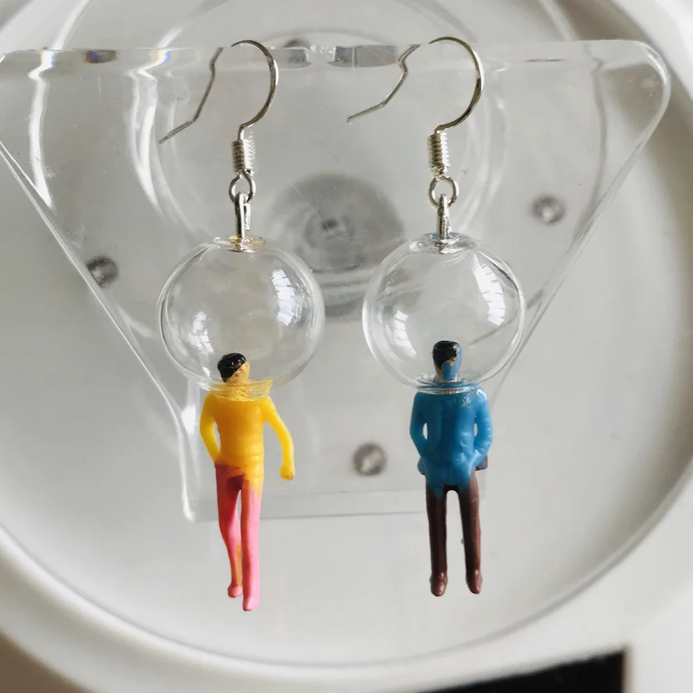 Креативный дизайн прозрачный пузырь гуманоид с маленькими звездами Висячие серьги персонализированные Masker маленькие человеческие висячие серьги