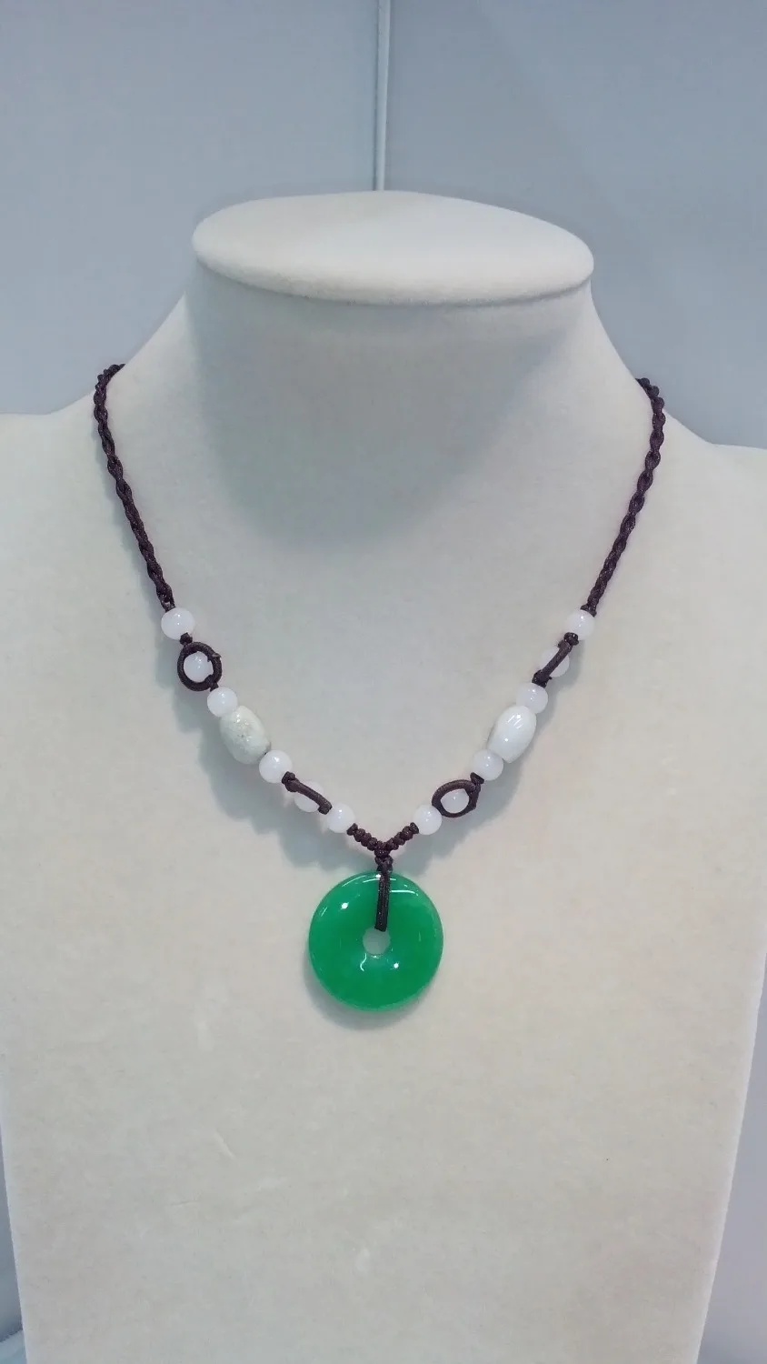 Chinese green jade pendant necklace 