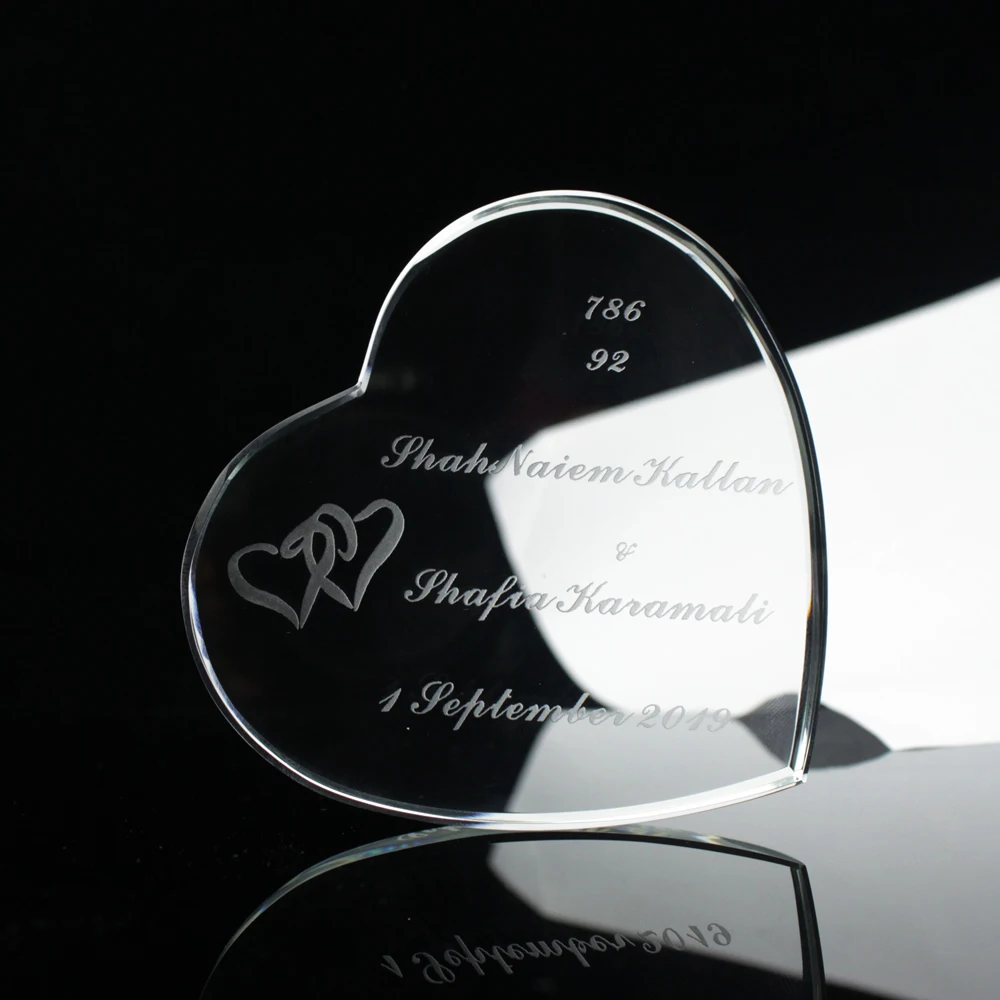 

Fast Delivery 5-7 days arrive 50 pcs Custom Engraving Crystal Glass Heart Shape Paperweight Personality Wedding Gifts for Guest
