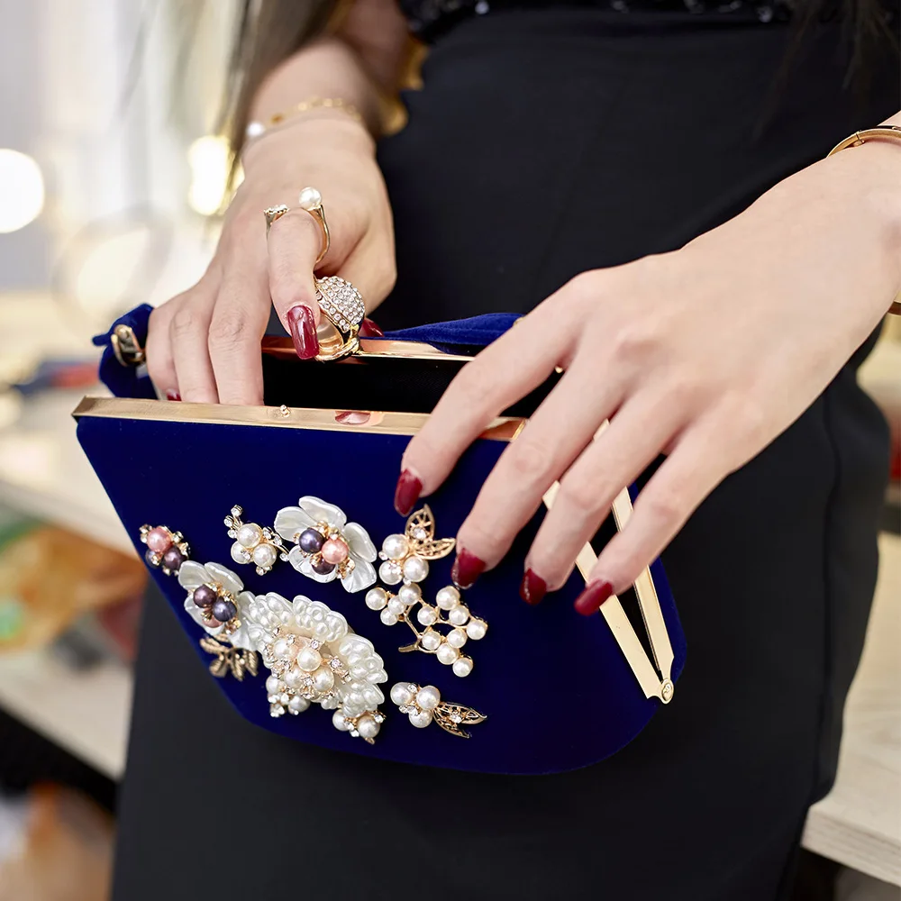 2019 Ladies Velvet Clutch Pearl Crystal Evening Bags Women Velour Party Wedding Hand Bag Bridal Luxury Mini Day Purse Bolsos 2019 Ladies Velvet Clutch Pearl Crystal Evening Bags Women Velour Party Wedding Hand Bag Bridal Luxury Mini Day Purse Bolsos