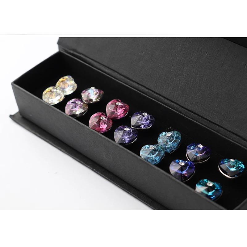 Женские серьги гвоздики с кристаллами Swarovski классические серебряного цвета в
