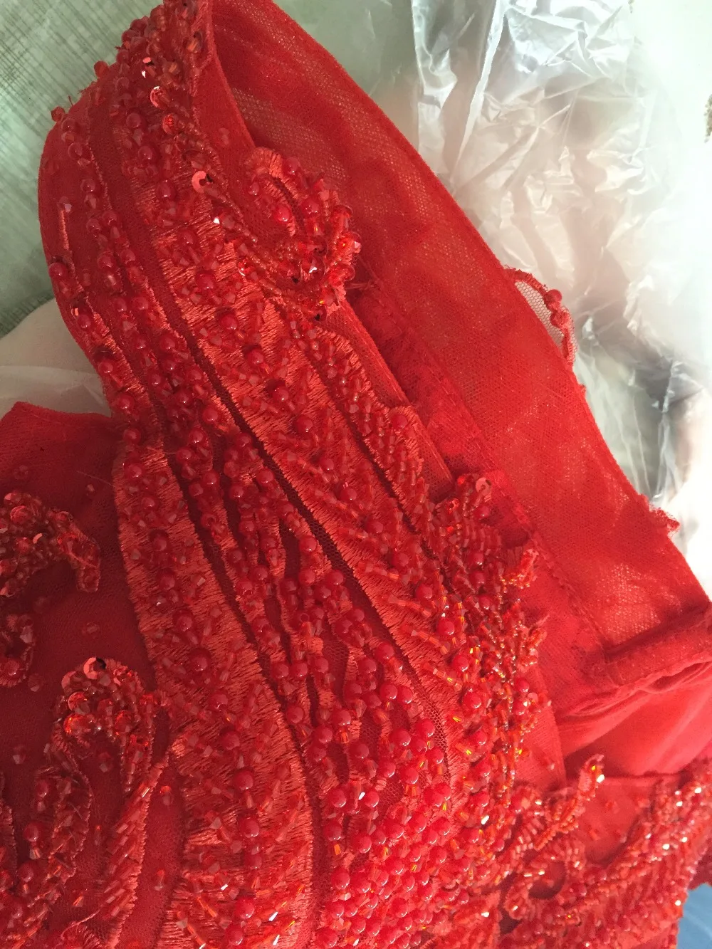Весна Лето Высокое качество Бонд Иллюзия Топ сильно бисером красное вечернее платье атлас с открытыми плечами vestido de festa