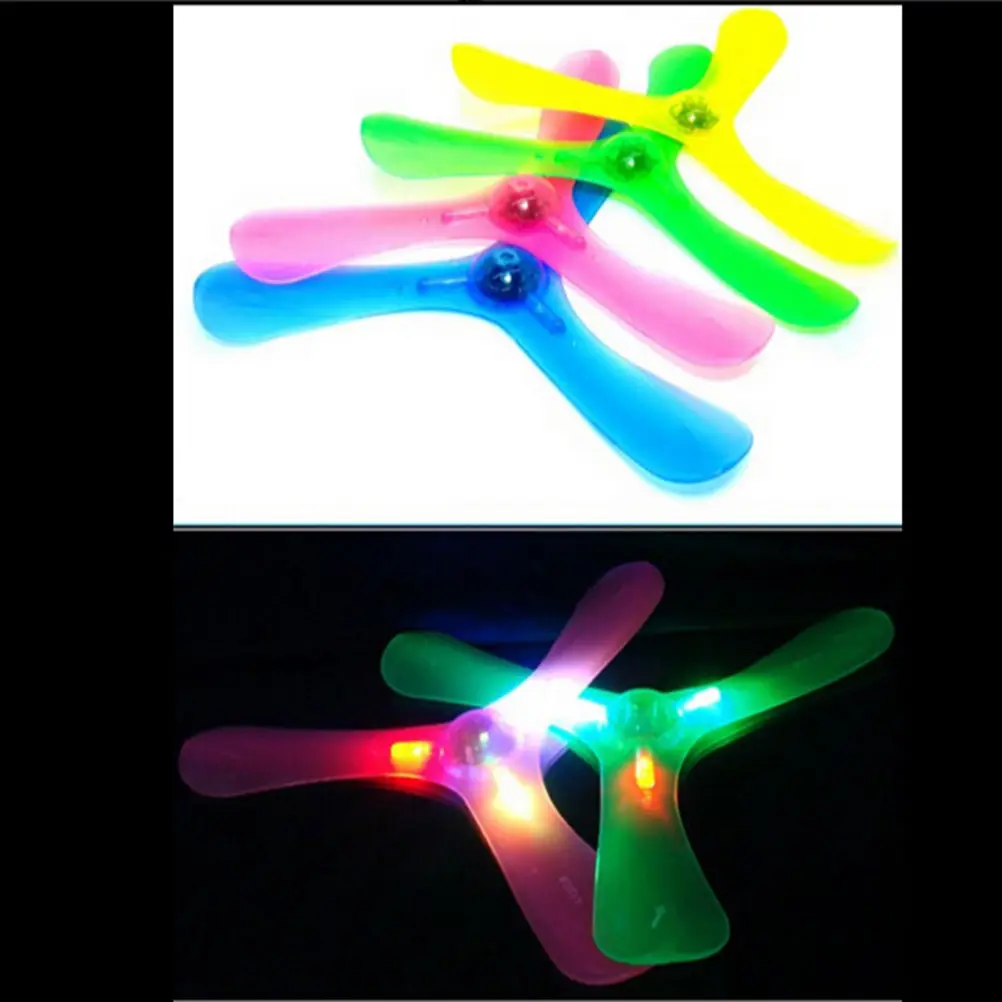 2017 Kids Outdoor Toys LED Luminous Flash Light up Flying Toy