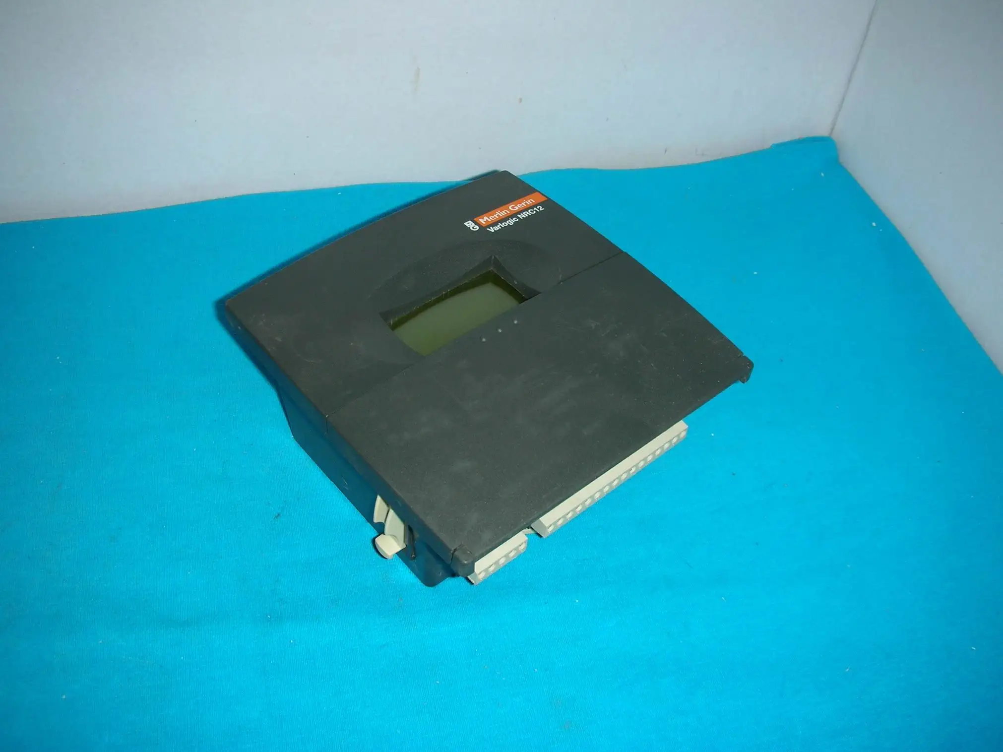 

1PC USED Schneider Electric/Schneider Varlogic NRC12
