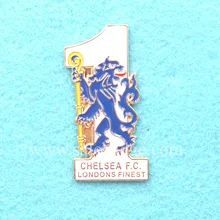 Металлический футбольный значок на заказ белого и синего цвета