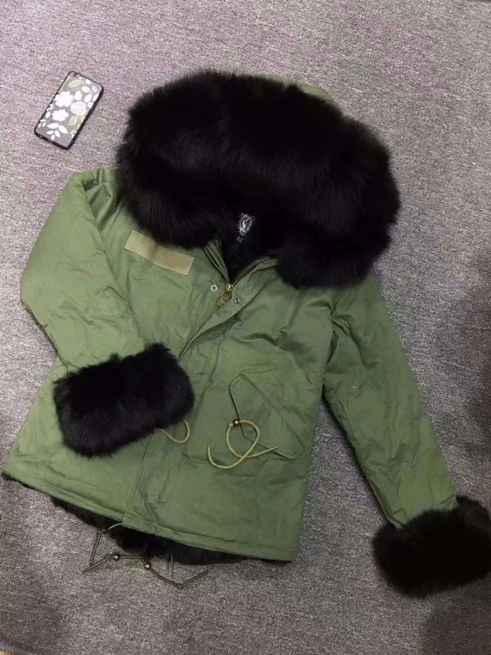 

Khaki Short Black Russian Style Female Fox Fur Hoodies Warm Overcoat Jacket With Fox Fur Collar Russian